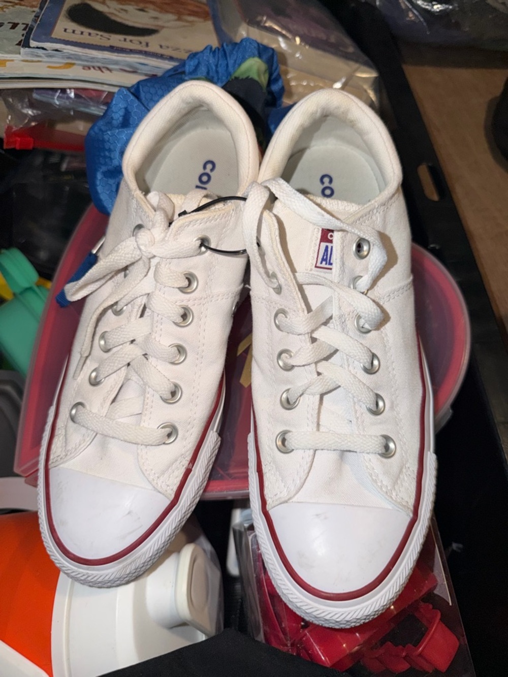 White Low-Top Canvas Sneakers with Red Trim - Classic Casual